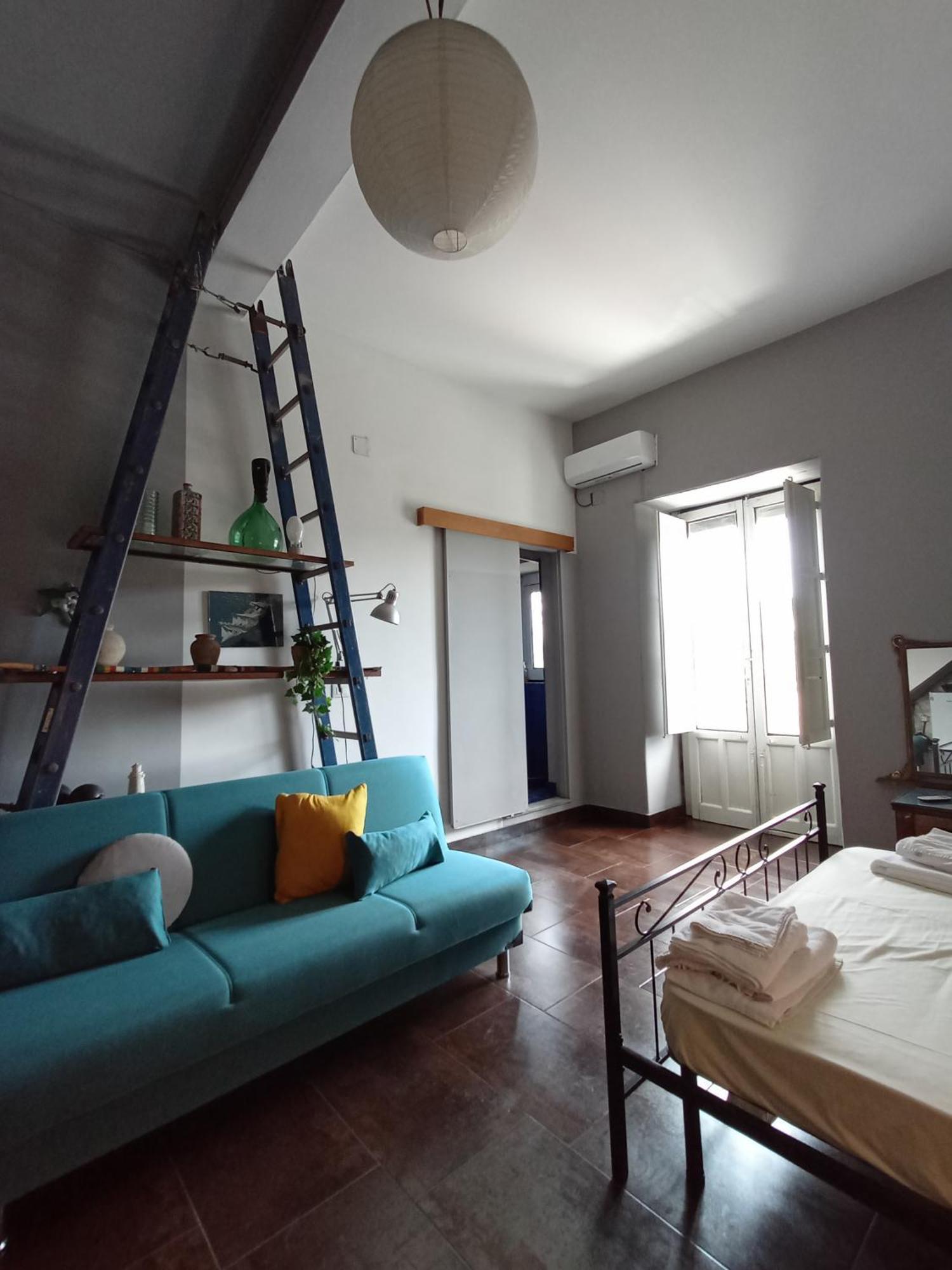 Historical Arches House Apartment CTA